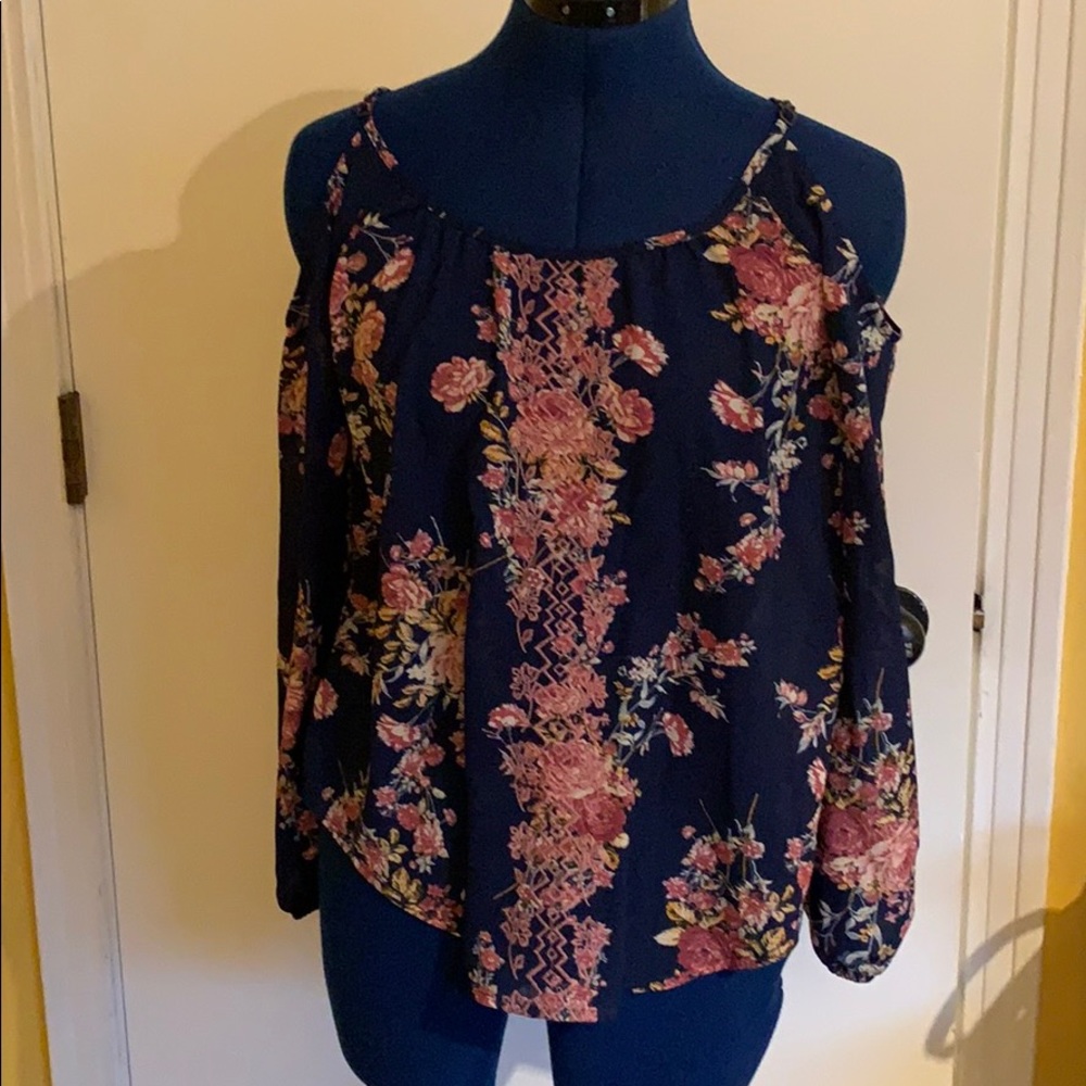 Rewind cold shoulder top